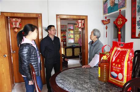 公司進社區開展“四聯雙報到”家庭幫扶慰問活動